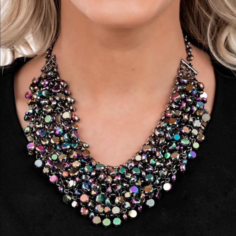 NWT Oil Spill Necklace with matching earrings!!